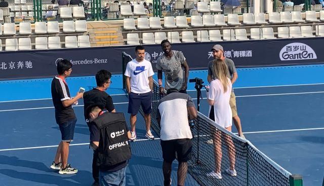 纳步行者对 纳步行者对